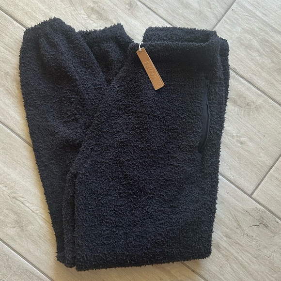 *SOLD* NWT SKIMS Cozy Knit Unisex Jogger - Picture 2 of 9